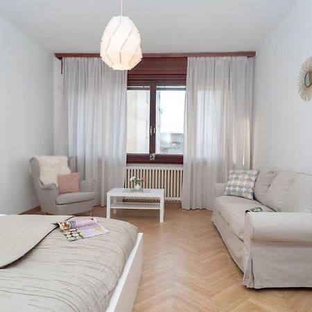 Convenient Apartment In The Heart Of Downtown Budapeste Exterior foto
