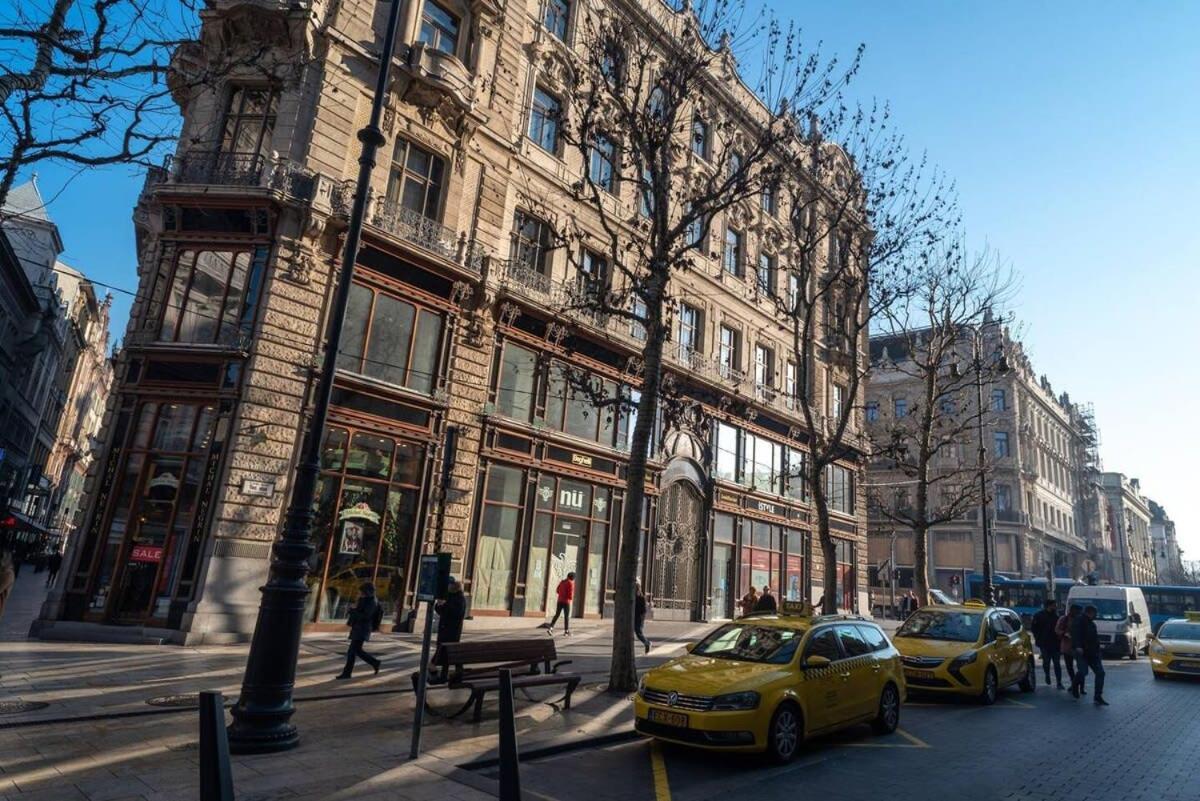 Convenient Apartment In The Heart Of Downtown Budapeste Exterior foto