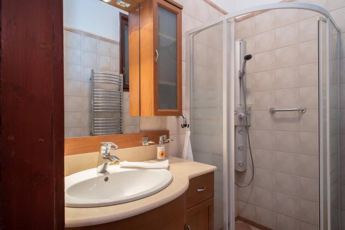 Convenient Apartment In The Heart Of Downtown Budapeste Exterior foto