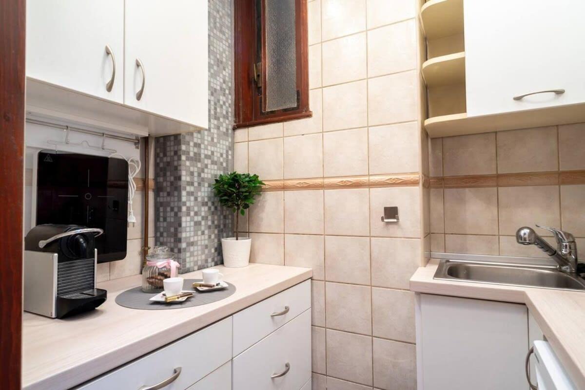 Convenient Apartment In The Heart Of Downtown Budapeste Exterior foto