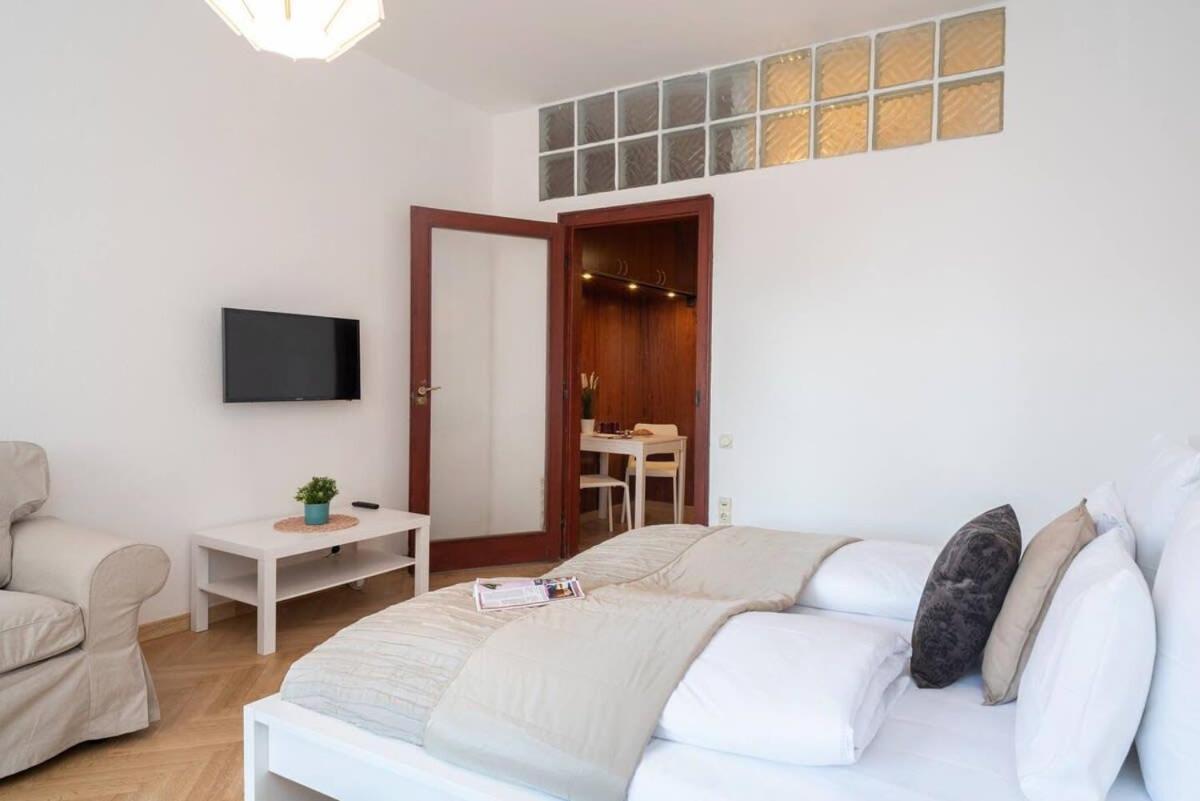 Convenient Apartment In The Heart Of Downtown Budapeste Exterior foto
