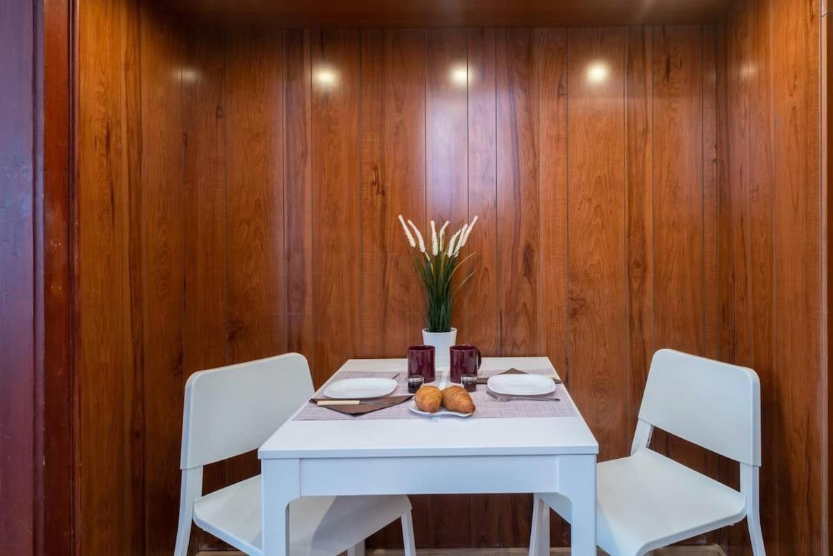 Convenient Apartment In The Heart Of Downtown Budapeste Exterior foto
