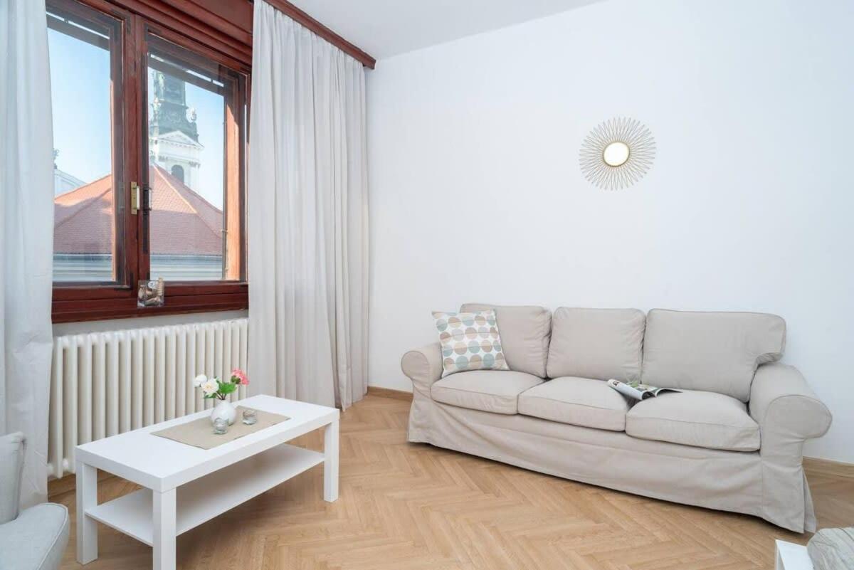 Convenient Apartment In The Heart Of Downtown Budapeste Exterior foto